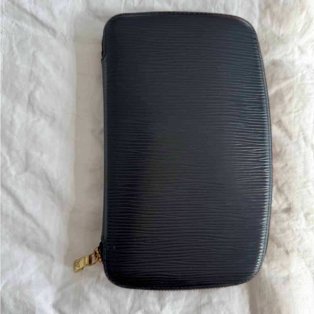 Black Textured Zip Wallet